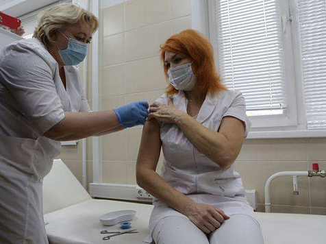 Первые красноярские медработники поставили прививку от COVID-19. Фото: kraszdrav.ru
