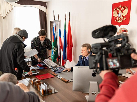 Красноярцев пригласили на съёмки детектива «Первый отдел» для участия в массовке. Фотографии: предоставлены кинокомпанией «Триикс Медиа» ​и КГАУК «Енисей кино» (Нина Паршина).