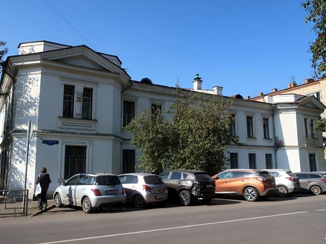 В Красноярске запланировали отреставрировать столетнее здание педколледжа в центре . Фото: 2GIS/автор: Людмила Мизина