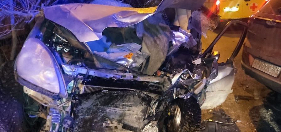 Два человека пострадали в аварии с тремя авто на правобережье Красноярска