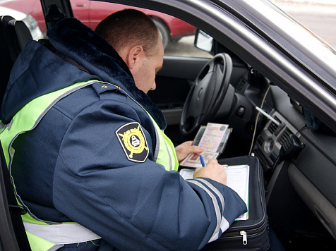 В Красноярске водитель пытался откупиться от ДПС тысячей рублей. Фото: bloknot-taganrog.ru