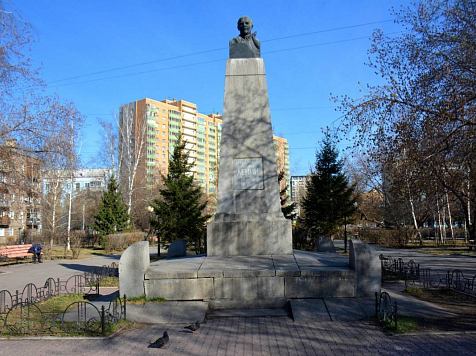 В Красноярске отмыли облитый краской памятник Ленину. Фото: vk.com/krasnoyarskrf