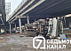 Грузовик протаранил ограждение и упал с Копыловского моста в Красноярске: водитель в больнице