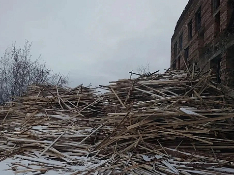 Лесопилка в Канске заваливает город древесными отходами. Фото: прокуратура Красноярского края