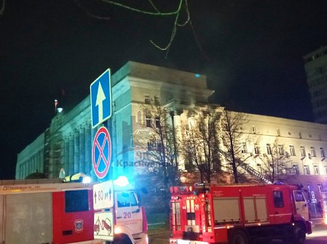 Пожар произошёл в здании правительства Красноярского края. Фото: ЧП Красноярск
