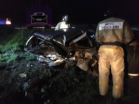 Под Красноярском машина слетела в кювет на мокрой трассе. Фото: ЧП Красноярск