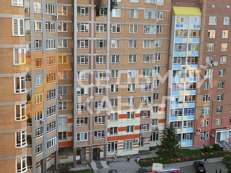 В Красноярске на Алексеева горит квартира в высотке: видео. Фото, видео: 7 канал Красноярск