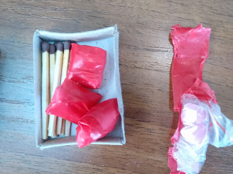 В Ачинске у 21-летнего студента изъяли клубный наркотик «экстази». Фото: МВД по Красноярскому краю