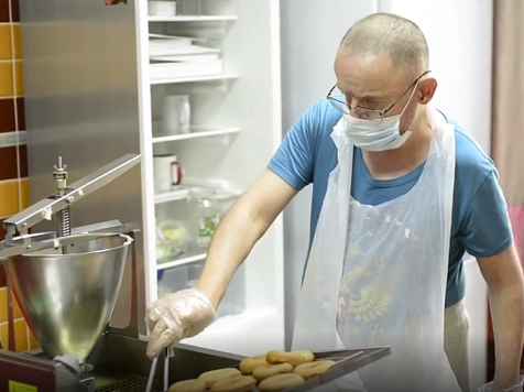 В Красноярске открывается первое инклюзивное кафе - пончиковая