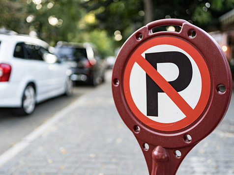 В Красноярске на Октябрьской и Декабристов навсегда запрещают остановку и стоянку транспорта. Фото: ru.freepik.com