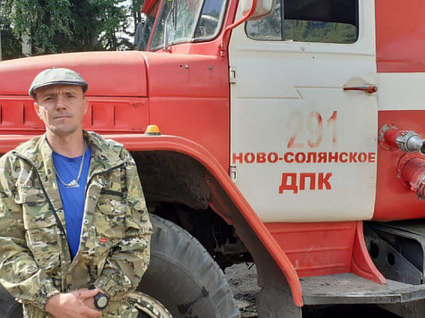 «Нашел на ощупь»: в Красноярском крае мужчина спас младенца из горящего дома. Фото: МЧС Красноярского края