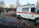 Красноярские спасатели заплыли в затопленный поселок на лодке, чтобы эвакуировать жителей