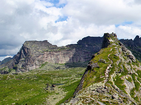 Три туриста не могут спуститься с гор в «Ергаках». Фото: vk.com/ergaki_park