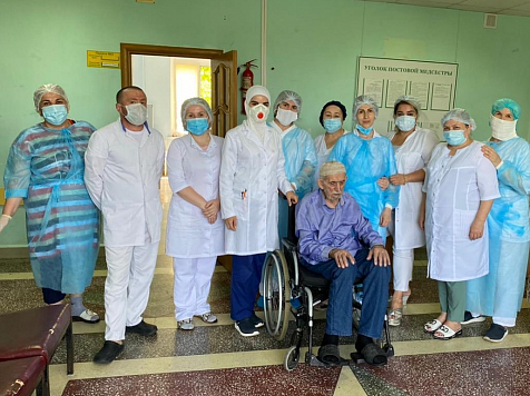Российские медики вылечили от коронавируса 100-летнего мужчину. Фото: instagram.com/gkb.mkala