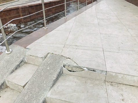 Жители Солнечного пожаловались на разваливающийся новый фонтан. Фото: https://vk.com/krsk_solnechnyi