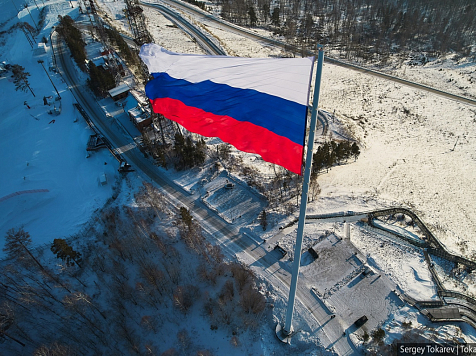 Красноярский фотограф показал «царь-флаг» с высоты птичьего полета . Фото, видео: Сергей Токарев