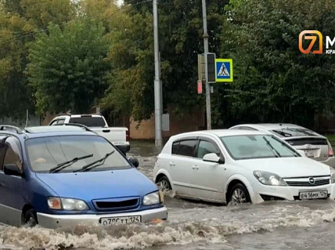Затяжной ливень 1 сентября установил новый рекорд в Красноярске. Фото: 7 канал Красноярск