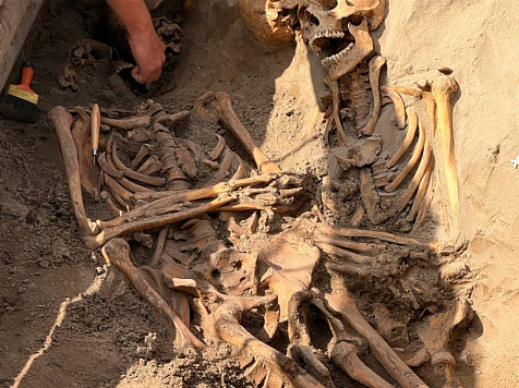 26 скелетов в обуви нашли археологи в центре Красноярска. Фото: Илья Зайцев