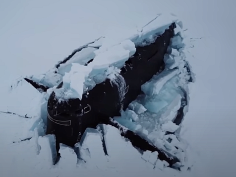 Впервые в истории Крайнего Севера три подлодки пробили лёд и всплыли одновременно