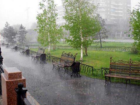 Затяжной дождь в Красноярске грозит заторами и размытиями. Фото: dela.ru