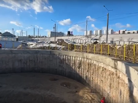 Красноярцам показали строительство глубокого котлована будущей станции метро