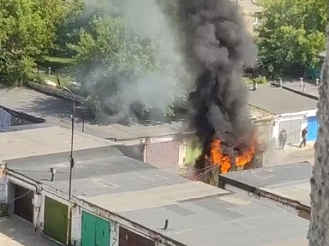 Трансформаторная будка вспыхнула в Железнодорожном районе Красноярска. Фото, видео: Telegram-канал «ЧП Красноярск»