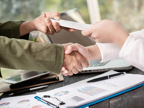 Россиянам хотят запретить брать больше одного микрозайма в одни руки. Фото: freepik