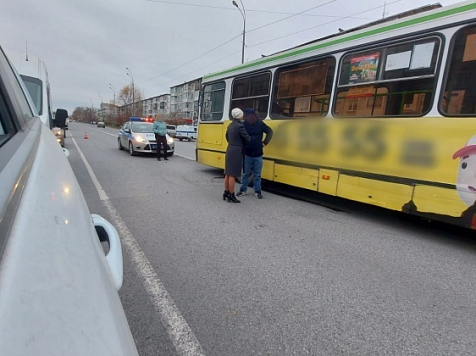 Попавшую под колеса автобуса 8-летнюю девочку отправили на лечение из Ачинска в краевую столицу. Фото: 24sibinfo.ru