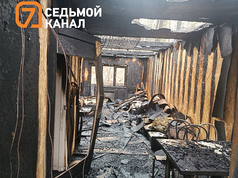 Тушили сами и выносили вещи: вахтовики рассказали о жутком пожаре на красноярской турбазе . Фото: 7 канал Красноярск