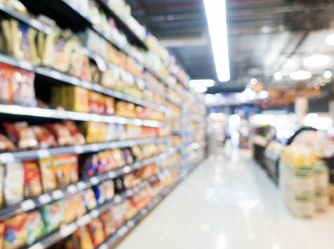 В Красноярском крае юная девушка обокрала кассу и полки магазина на рабочем месте. Фото: Freepik