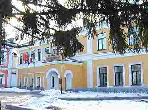 Взрослый мужчина добивался секса со студентками угрозами публикации интимных видео. Кадр: архив «7 канала»