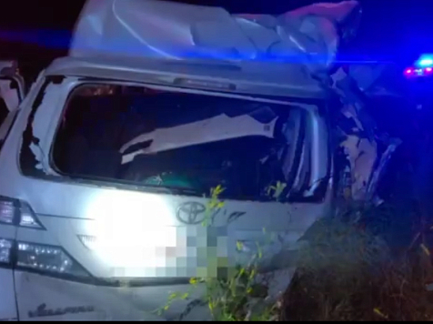 На «серпантине» под Дивногорском микроавтобус влетел в стоящий МАЗ. Фото: ГАИ Красноярского края