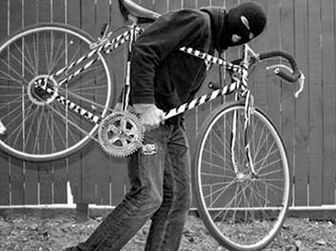 Красноярец украл велосипед из подъезда высотки. Фото: hibiny.com