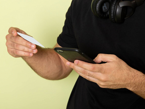 Красноярцы не успели привыкнуть к новому мессенджеру MAX как мошенники добрались и до него. Фото: Freepik