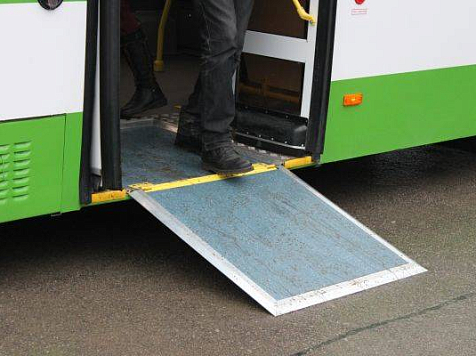 На 50-м маршруте в Красноярске нашли неисправные подъёмники для инвалидов. Фото: park72.ru