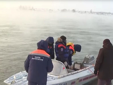 В выходные красноярские спасатели продолжили поиски 15-летнего подростка на Енисее. Фото: КГКУ «Спасатель»
