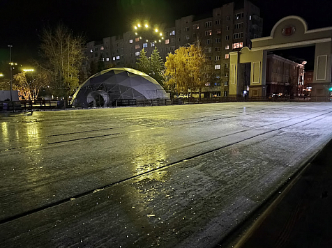 На катке городского проекта «Зима на Стрелке» появился первый лед. Фото: 7 канал Красноярск