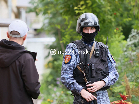 Стрельбу на Аэровокзальной открыл мужчина на балконе. СОБР готовится к штурму. NGS24