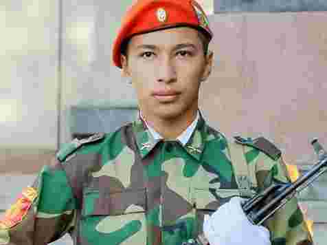 Старшеклассник на веревке отговорил плачущую женщину от прыжка с балкона. Фото: vk.com/krasnoyarskrf