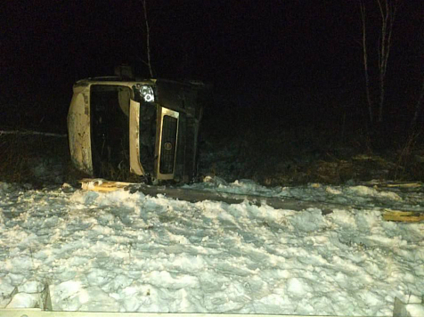На трассе в Красноярском крае опрокинулся автобус: пострадали три пассажира. Фото: УГИБДД края