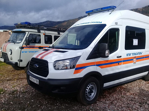 В Красноярске две женщины упали с 30-метрового обрыва на Джамбульской. Фото: служба спасения Красноярского края