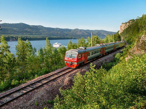 Жители Красноярского края 3 часа простояли на станции «Известковая» из-за сбоя на железной дороге. Фото: Красноярская железная дорога