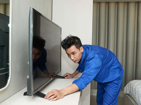 Красноярка отсудила у сервисного центра 58 тысяч за ремонт телевизора с дефектами. Фото: Freepik