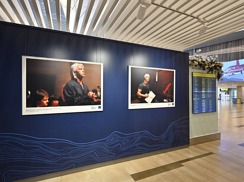 В Красноярском аэропорту открылась фотовыставка памяти Дмитрия Хворостовского. Фото: пресс-служба красноярского аэропорта