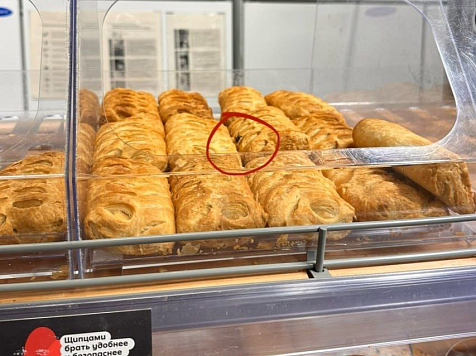 Красноярцы пожаловались на мух в выпечке одного из магазинов «Пятерочки». Фото: Роспотребнадзор Красноярска