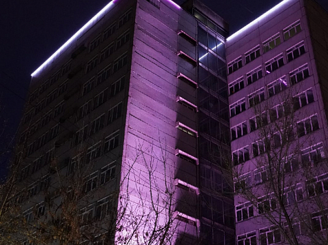 На зданиях Предмостной площади Красноярска появилась подсветка. Фото: vk.com/krasnoyarskrf