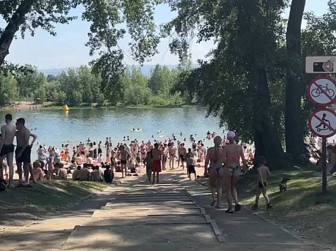 Пляж на острове Татышев временно закрыли на техобслуживание. Фото: «7 канал Красноярск»