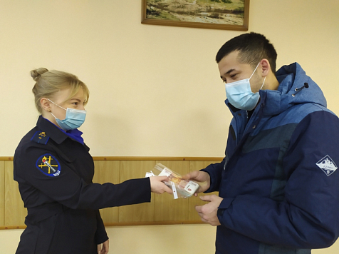 Под Новый год полицейские вернули красноярцу почти полмиллиона 