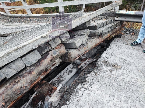 В ГИБДД прокомментировали разрушение моста в посёлке Мотыгино. Фото: ЧП Лесосибирск, ЧП Красноярск