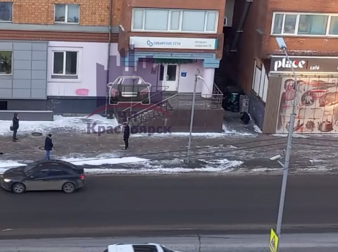 В Красноярске задержали мужчину, устроившего стрельбу в Советском районе. Скриншот: ЧП Красноярск